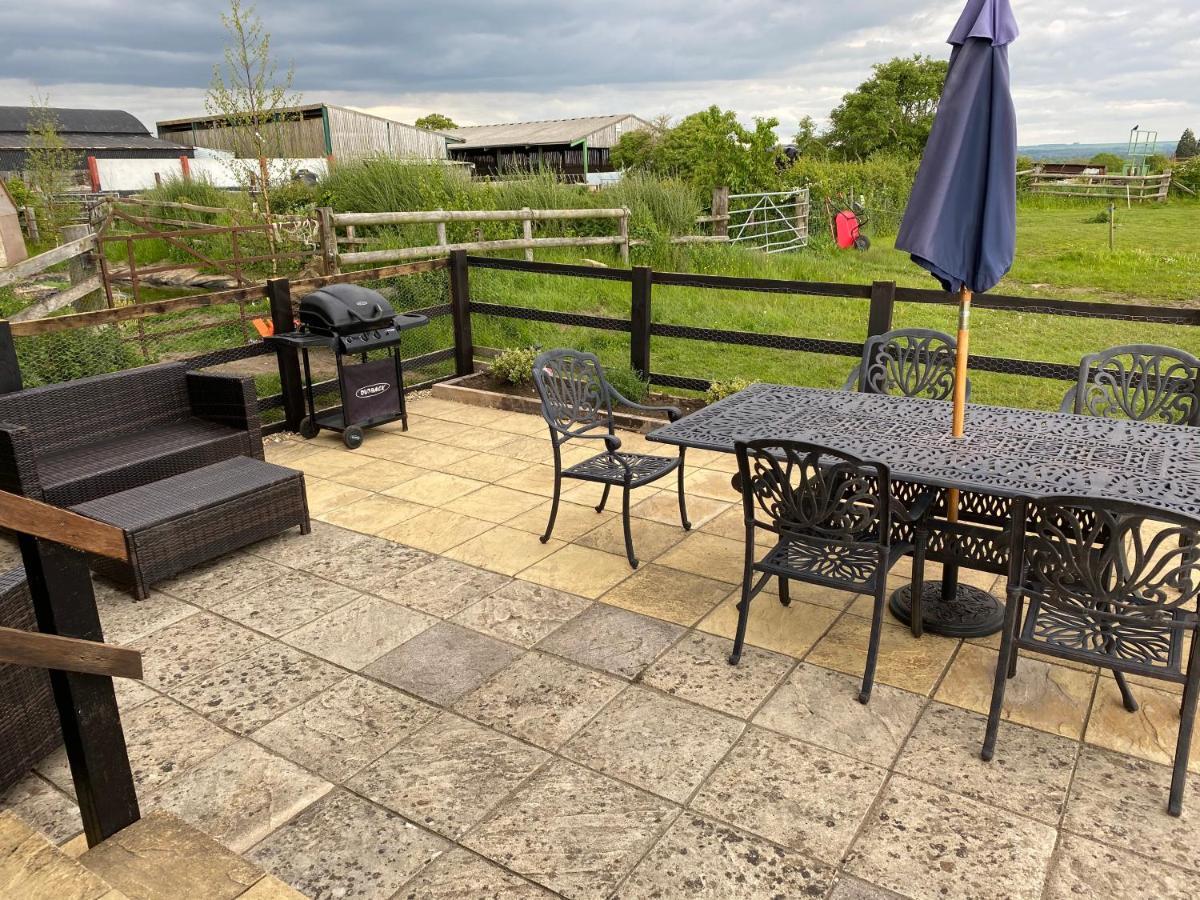 Rew Farm Country & Equestrian Accommodation - Sunrise Lodge Melksham Exteriör bild