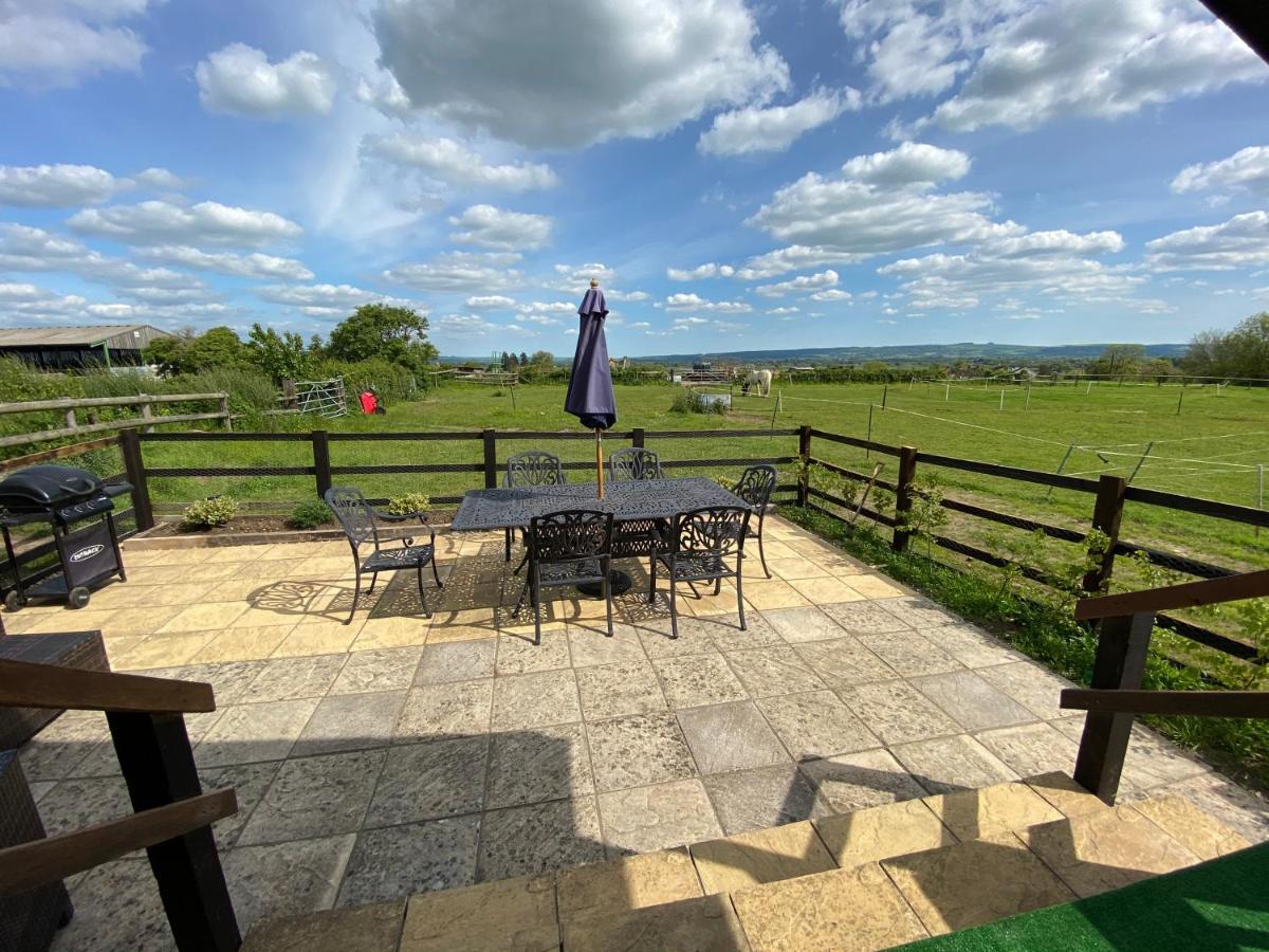 Rew Farm Country & Equestrian Accommodation - Sunrise Lodge Melksham Exteriör bild