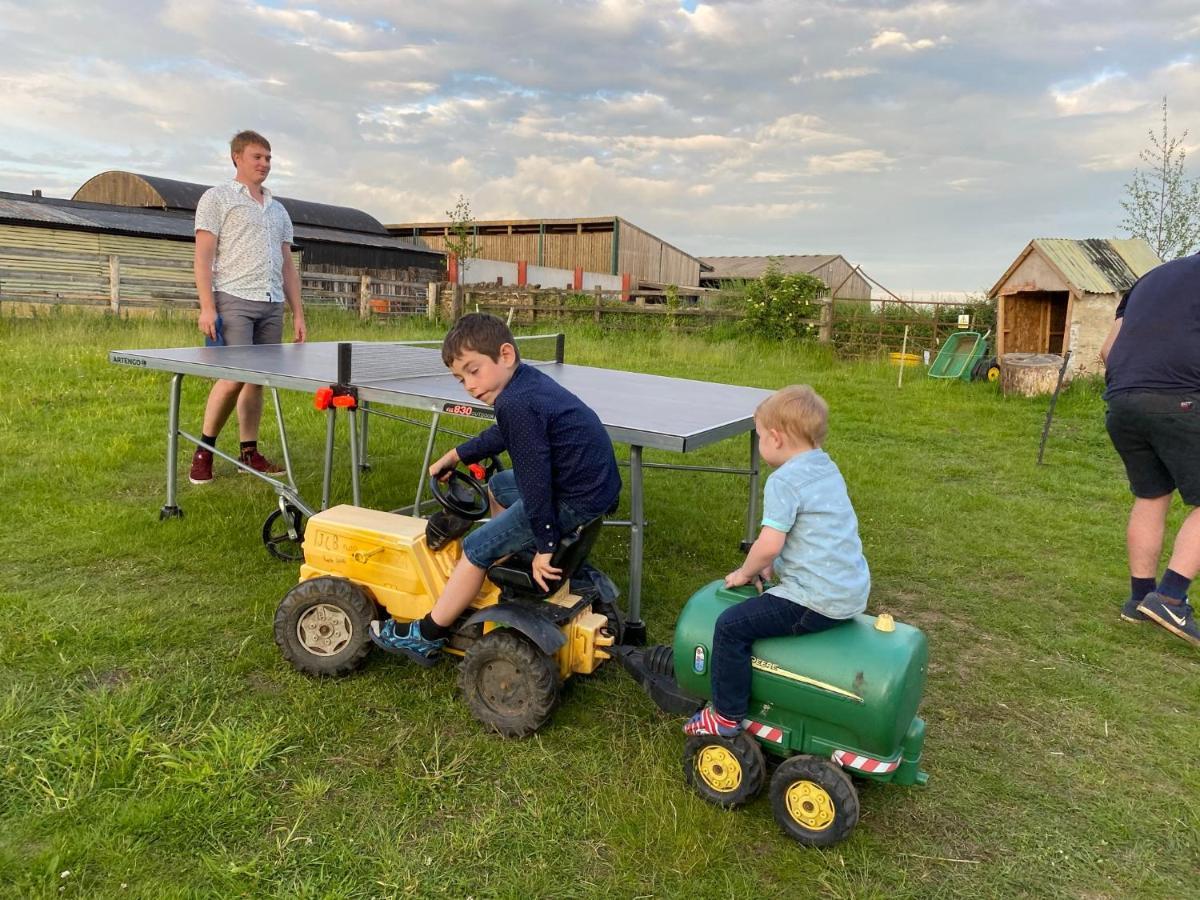 Rew Farm Country & Equestrian Accommodation - Sunrise Lodge Melksham Exteriör bild