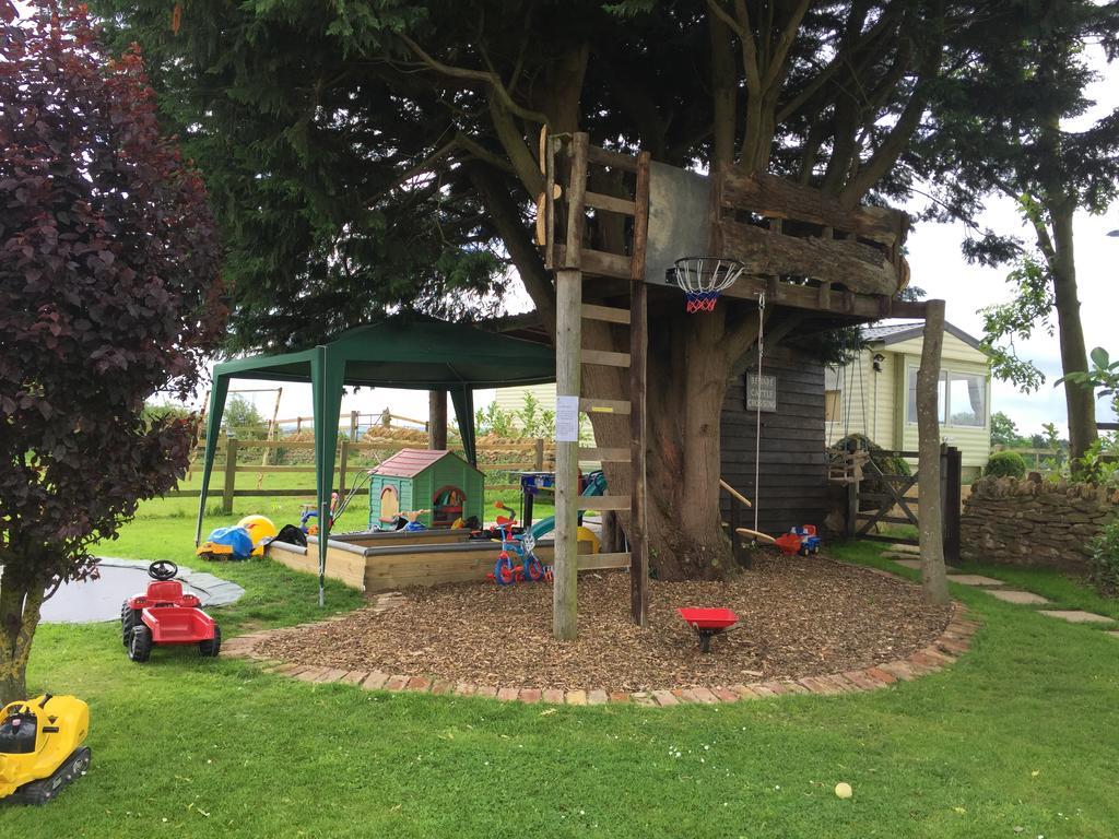 Rew Farm Country & Equestrian Accommodation - Sunrise Lodge Melksham Exteriör bild
