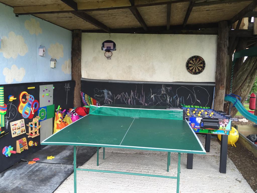 Rew Farm Country & Equestrian Accommodation - Sunrise Lodge Melksham Exteriör bild